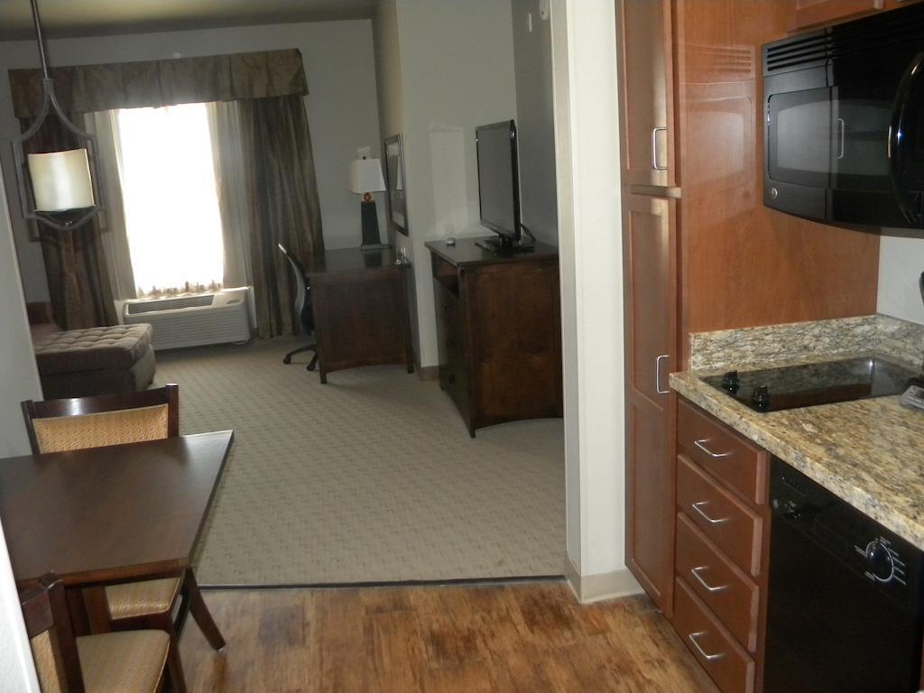 Teddy'S Residential Suites Watford City Exterior foto