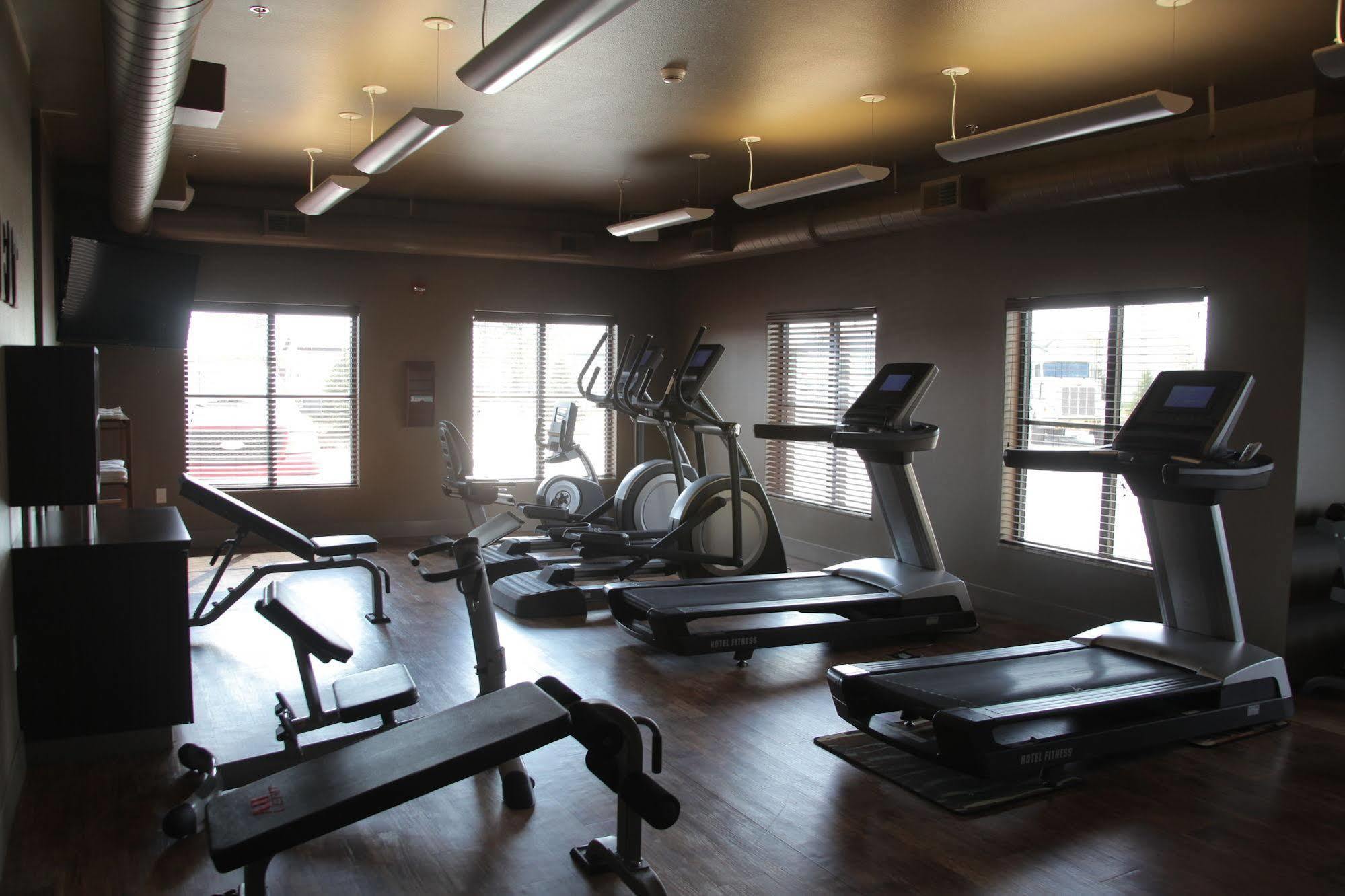Teddy'S Residential Suites Watford City Exterior foto